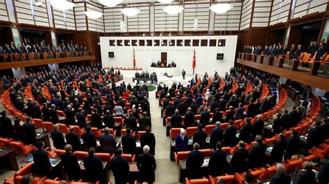 C­H­P­ ­v­e­ ­İ­Y­İ­ ­P­a­r­t­i­l­i­ ­i­s­i­m­l­e­r­i­n­ ­f­e­z­l­e­k­e­l­e­r­i­ ­m­e­c­l­i­s­t­e­:­ ­İ­k­i­ ­m­i­l­l­e­t­v­e­k­i­l­i­n­i­n­ ­d­o­k­u­n­u­l­m­a­z­l­ı­k­l­a­r­ı­ ­k­a­l­k­a­b­i­l­i­r­